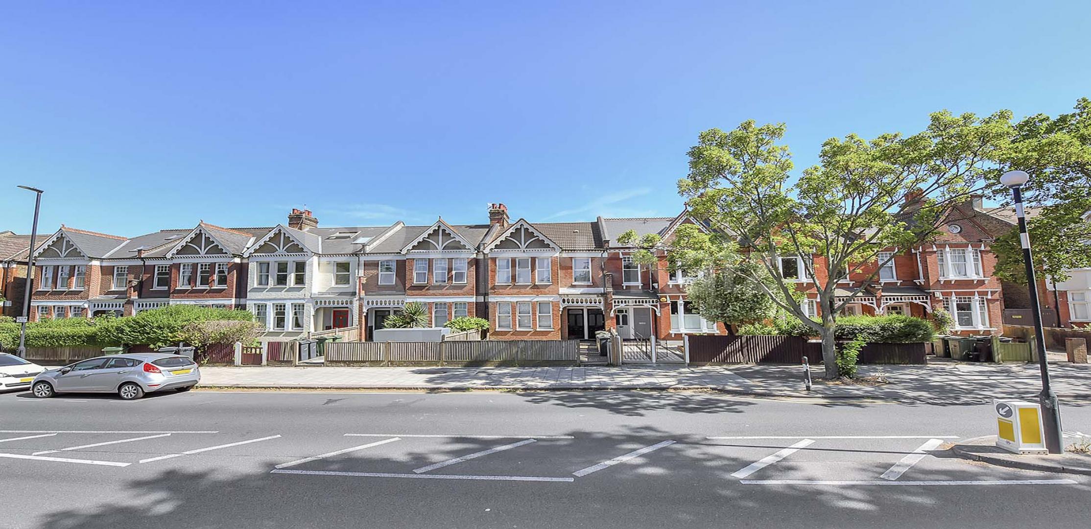 			2 Bedroom, 1 bath, 1 reception Flat			 Weir Road, Balham